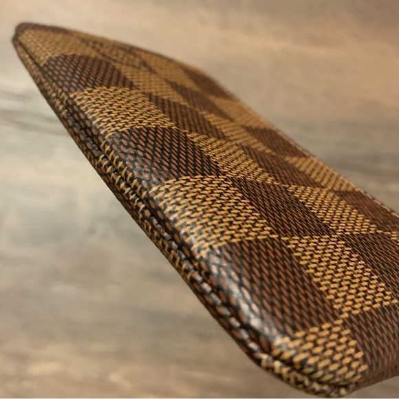 Louis Vuitton Key Pouch in Damier Ebene Canvas - Picture 8 of 14